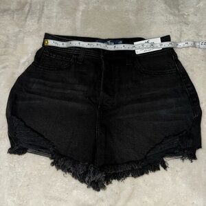 Hollister Black Curvy Ultra High-Rise Mom Short 3”